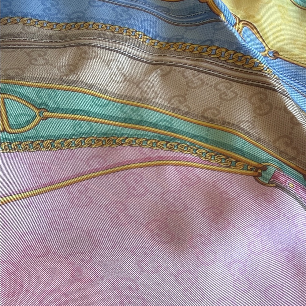Gucci Pastel Silk Scarf with Gold Accents - Picture 2 of 11